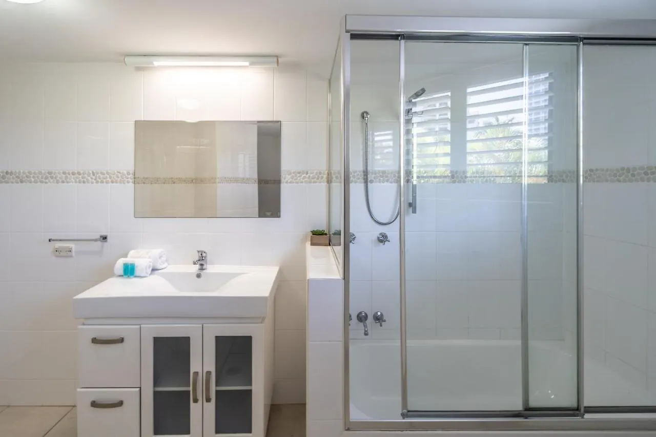 Biarritz Apartments Gold Coast 4*,